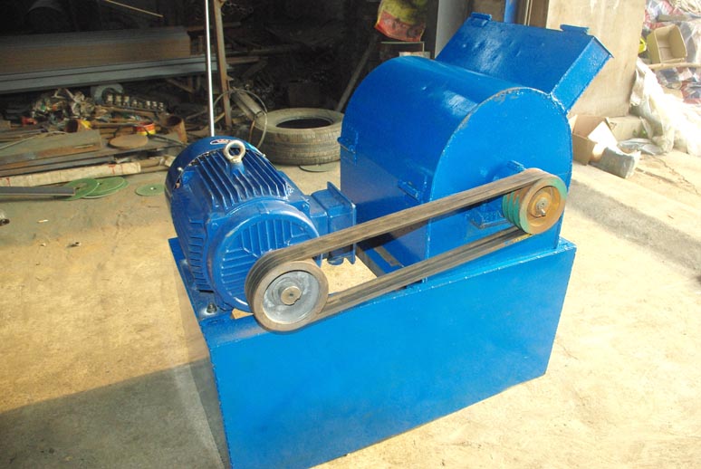 粉餅機，碎餅機，大餅打碎機，花生茶籽大豆餅粉碎機